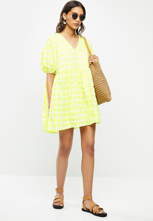 Glamorous - Check swing dress with puff sleeve - neon yellow