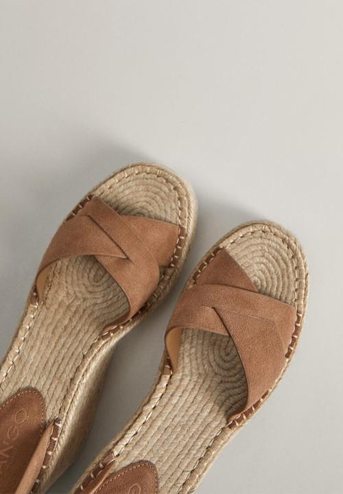 MANGO - Cross leather wedge - light pastel brown