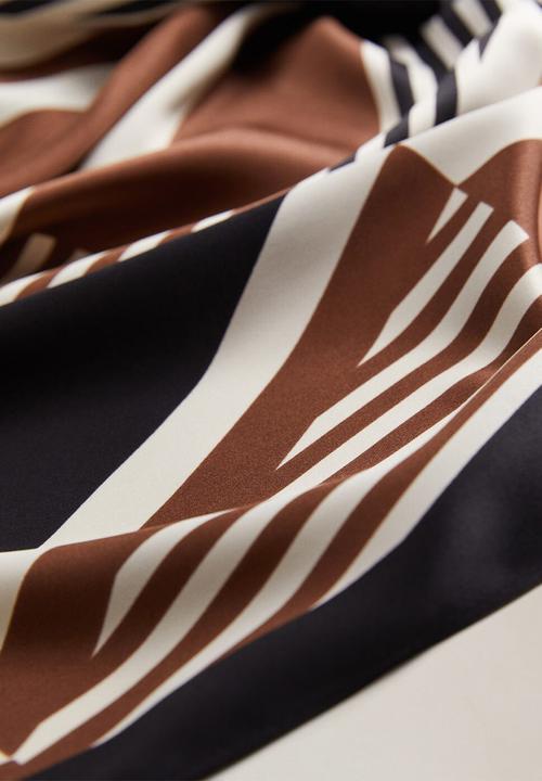 MANGO - Retro neck scarf - brown