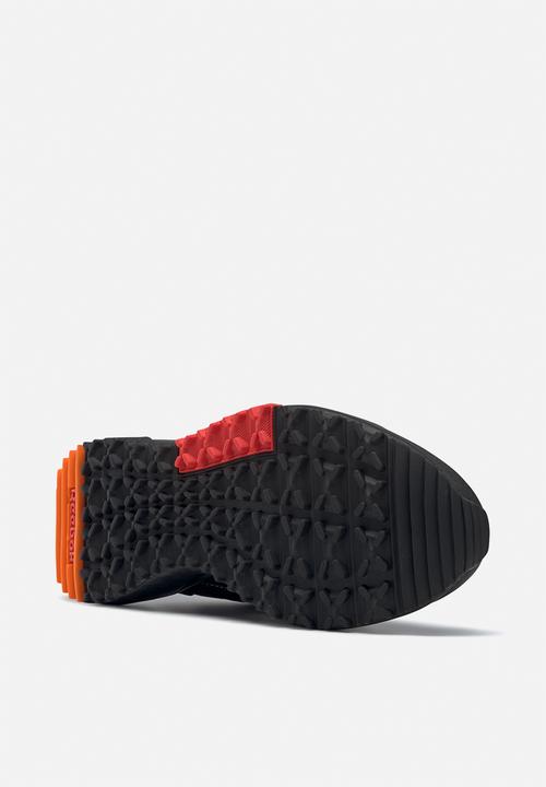Reebok - Lavante terrain - black/white/instinct red