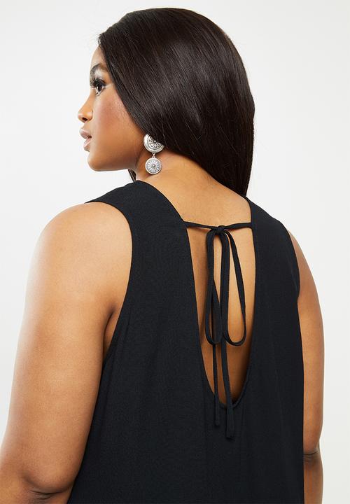 Glamorous - Plus tie back sleeveless shift dress - black