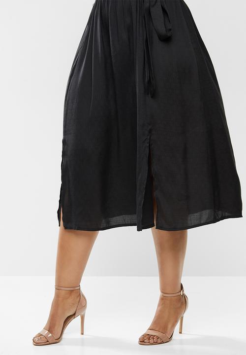 Glamorous - Plus size deep v-neck tie front midi dress - black