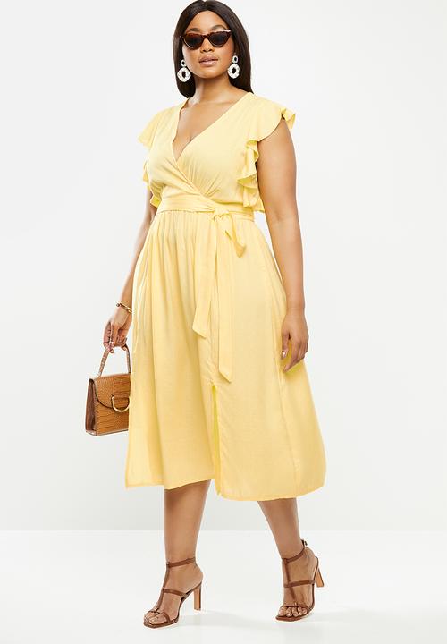 Glamorous - Plus size deep v-neck tie front midi dress - yellow 