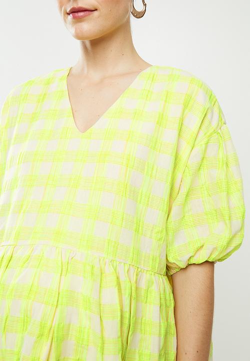 Glamorous - Maternity Check oversized swing dress with puff sleeve - neon yellow