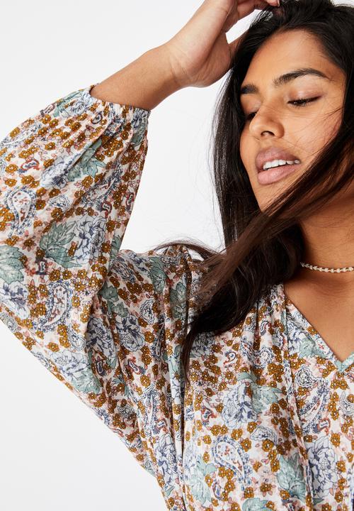 Cotton On - Curve laura mini dress - emily floral paisley white/gold sparkle