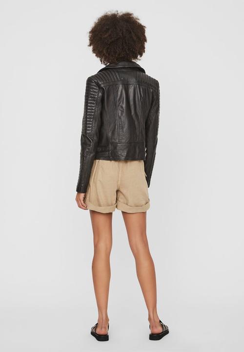 Vero Moda - Alicia short leather jacket - black