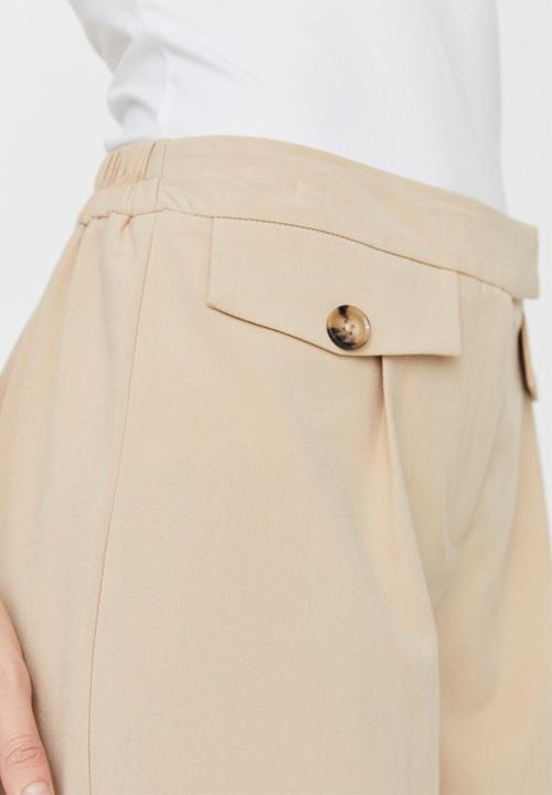 Vero Moda - Ofelia shorts - beige