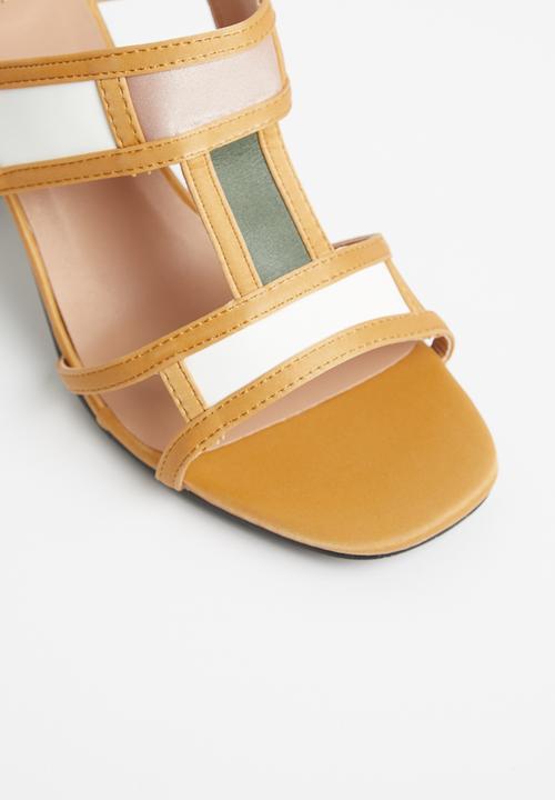 Footwork - Bass heel - mustard
