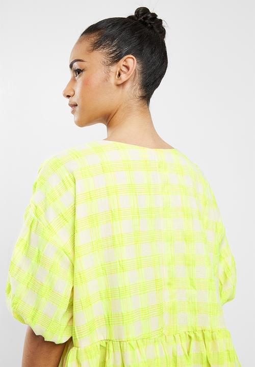 Glamorous - Petite check swing dress with puff sleeve - neon yellow