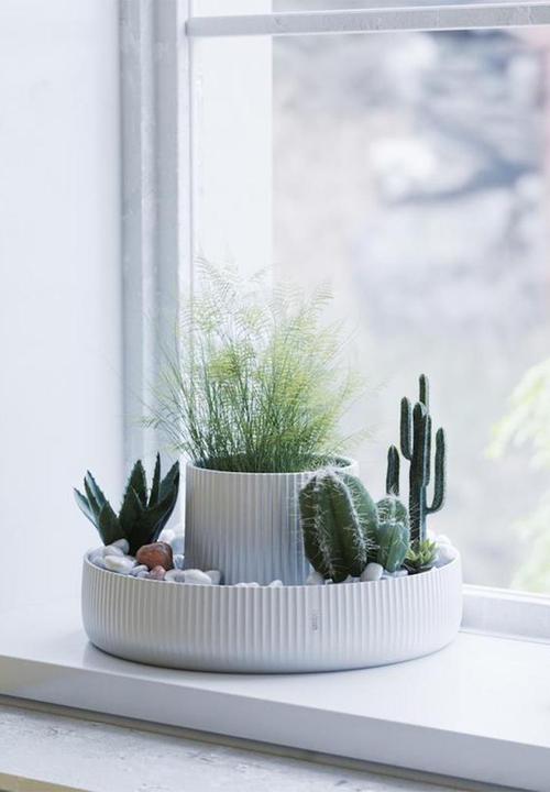 Umbra - Fountain planter - white