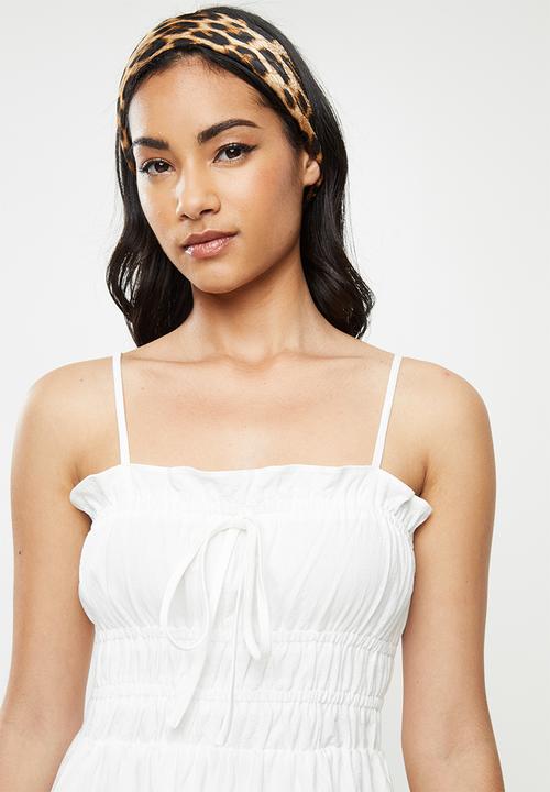 Glamorous - Petite ruched bodice mini with spaghetti straps - white