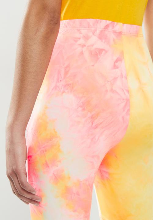Glamorous - Petite Neon tie dye cycle shorts - coral