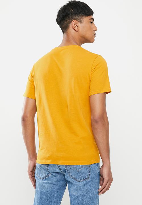 Levi’s® - Boxtab graphic tee - yellow