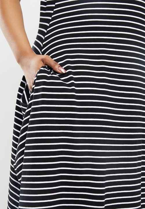Me&B - Plus easy knit hanky dress - black & white 