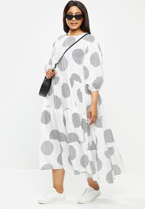 Me&B - Plus spot tiered dress - white & black