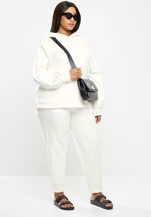 Me&B - Plus fleece hooded sweat with step hem - cream