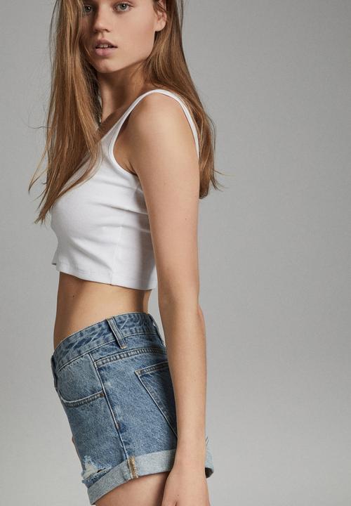 Cotton On - Mid relaxed denim short - jetty blue rip