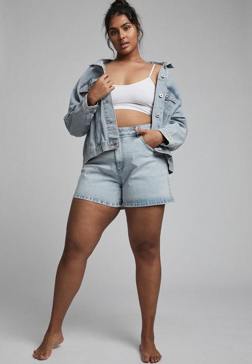 Cotton On - Curve mom high waist denim short - Apollo blue