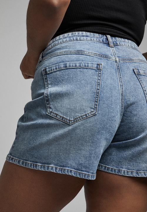 Cotton On - Curve mom high waist denim short - jetty blue