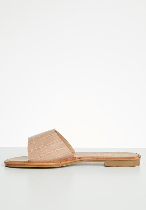 Miss Black - Lowri slide - neutral
