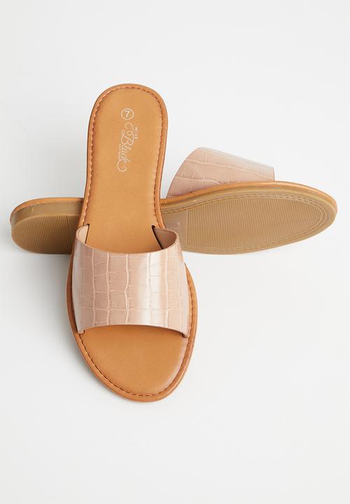 Miss Black - Lowri slide - neutral