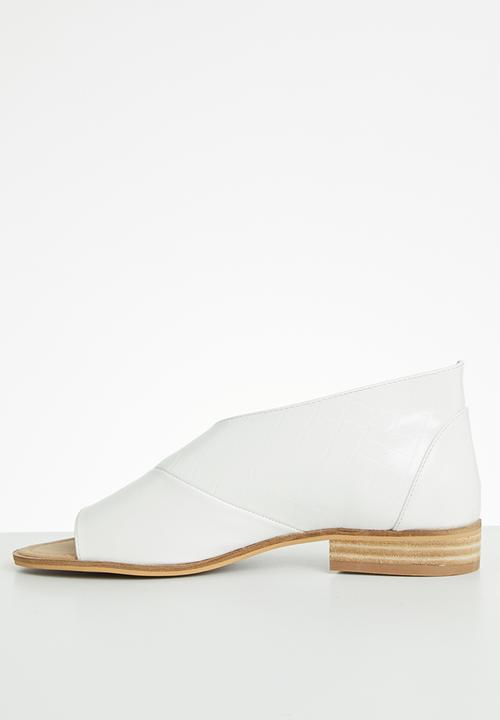 Miss Black - Micah 4 peep-toe - white