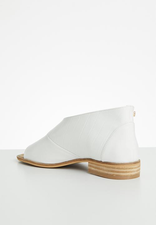 Miss Black - Micah 4 peep-toe - white