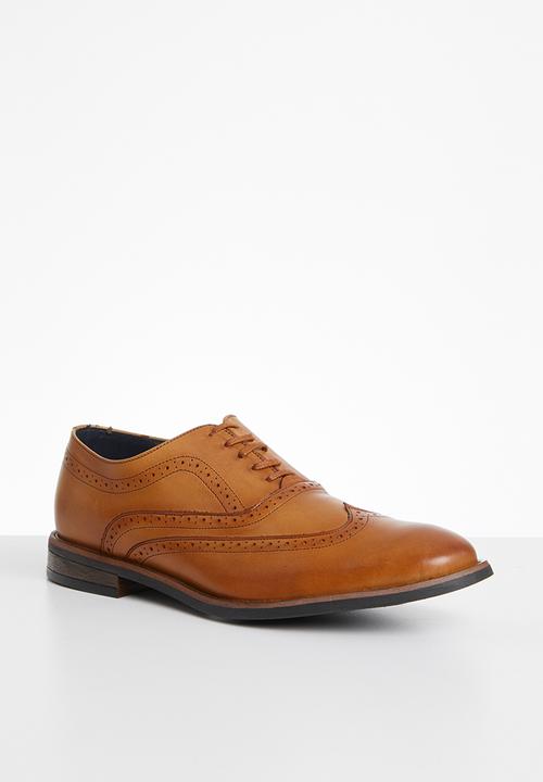 John Drake - Wingcap brogue - dark tan