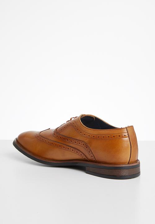 John Drake - Wingcap brogue - dark tan