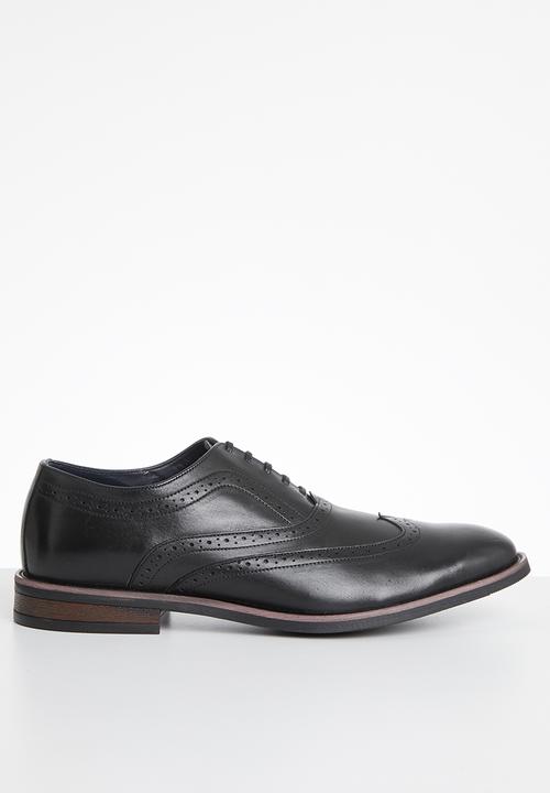 John Drake - Wingcap brogue - black