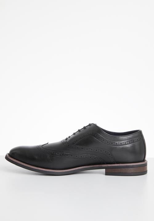 John Drake - Wingcap brogue - black