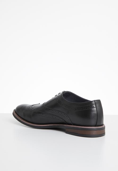 John Drake - Wingcap brogue - black