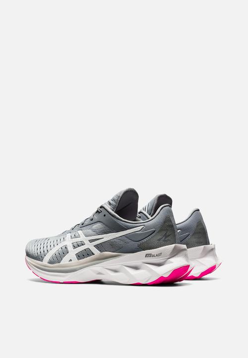 ASICS - Novablast - sheet rock & white