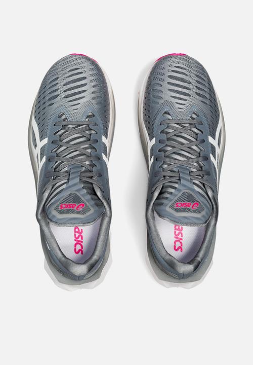 ASICS - Novablast - sheet rock & white