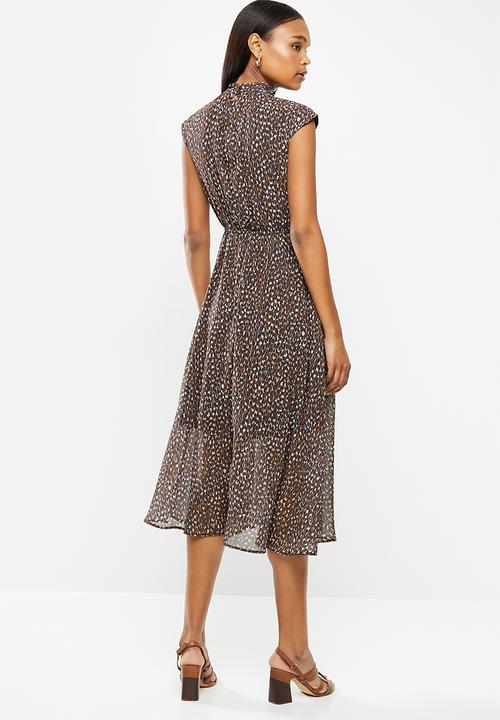 edit - Sleeveless gauged waist midi dress - rust 