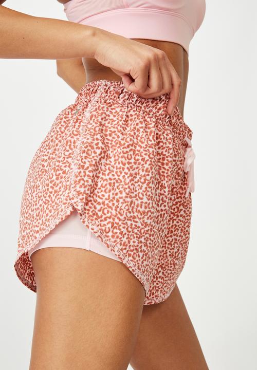 Cotton On - Move jogger short - little leopard white