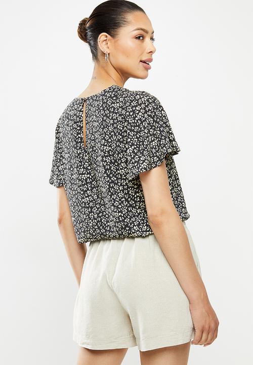 edit - Flutter sleeve crepe shell - black & neutral 