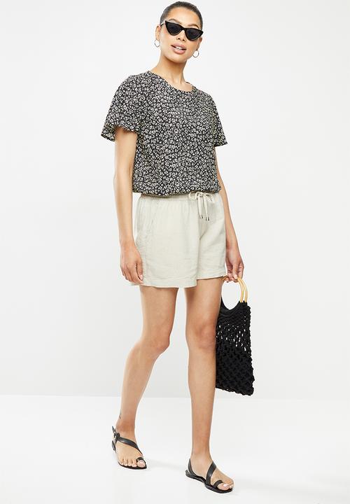 edit - Flutter sleeve crepe shell - black & neutral 