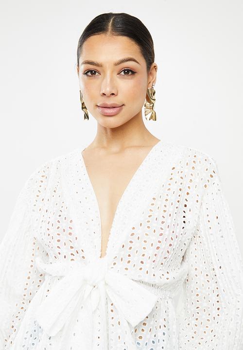 Missguided - Broderie anglais plunge flip hem blouse - white