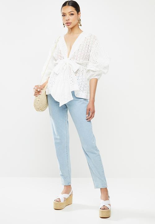 Missguided - Broderie anglais plunge flip hem blouse - white