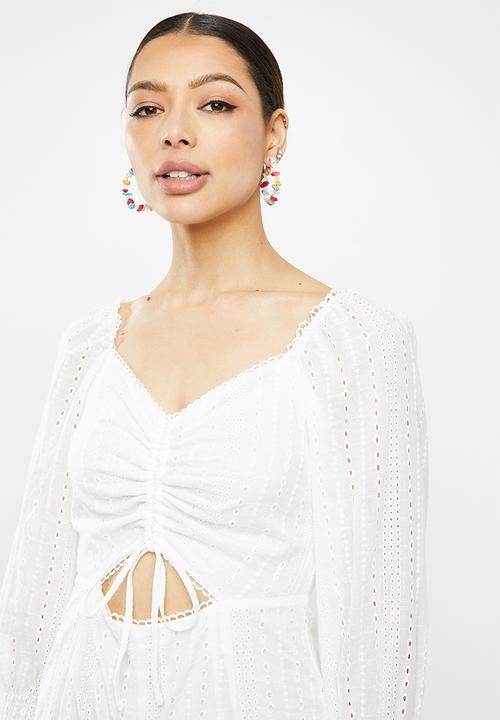 Missguided - Brodierie cut out longsleeve playsuit - white