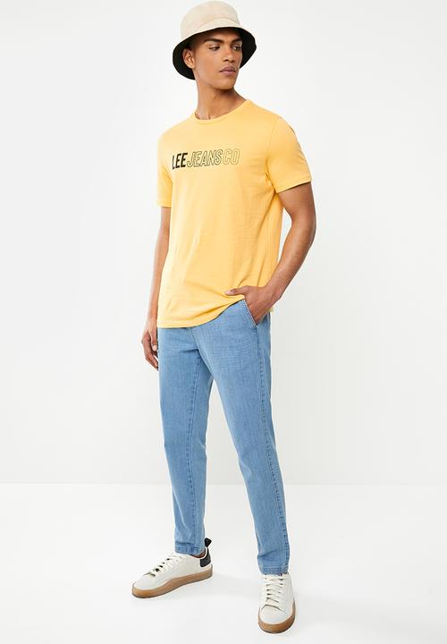 Lee  - Jean co tee - mustard yellow