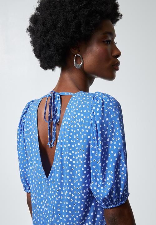 Superbalist - Tie back v-neck dress with tier - blue & white