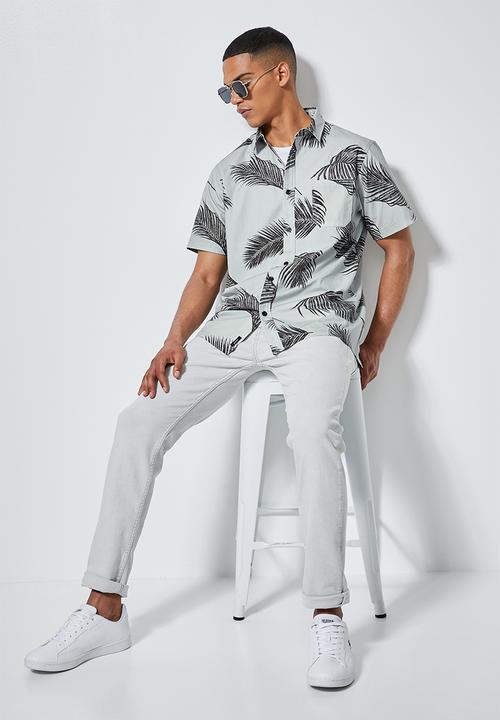 Superbalist - Theo regular fit pattern shirt - grey & black 