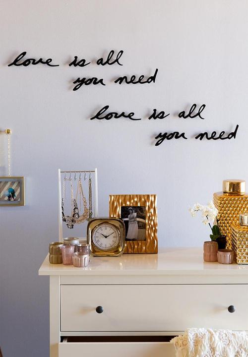 Umbra - Mantra wall dec black - love is all you need