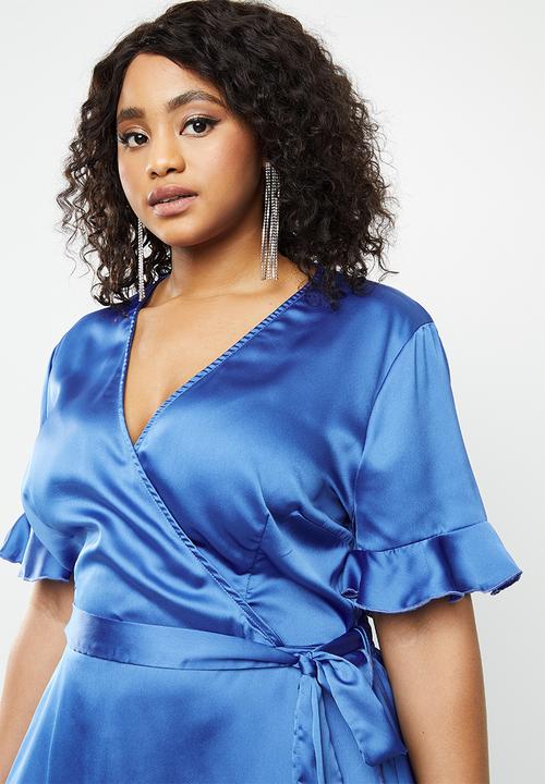 Missguided - Plus flutter sleeve midi dress short sleeve satin - navy
