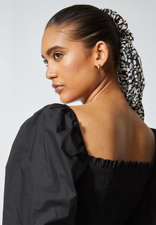 Superbalist - Puff sleeve shirred blouse - black
