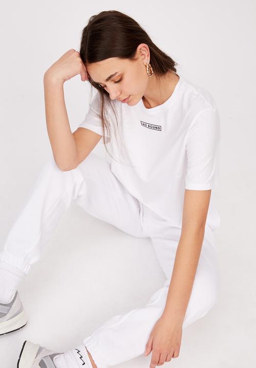 Factorie - Short sleeve raw edge crop graphic t shirt - washed ivory