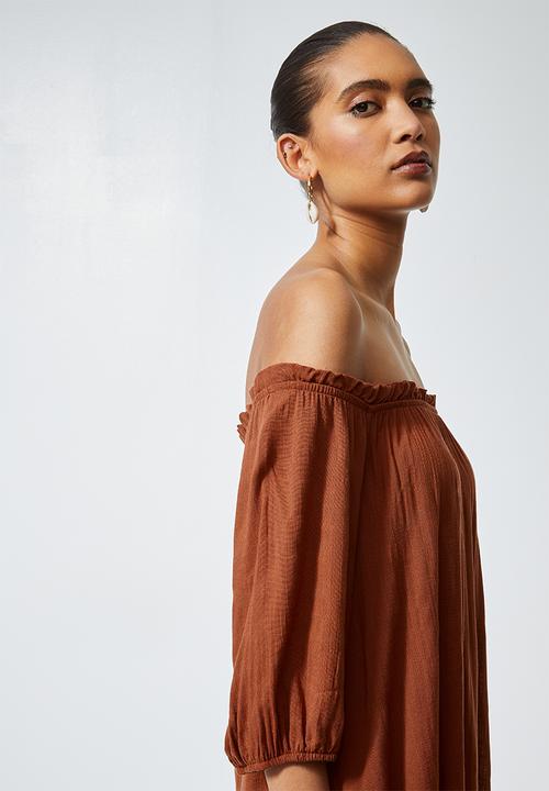 Superbalist - Textured off the shoulder dress- tobacco 
