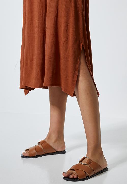 Superbalist - Textured off the shoulder dress- tobacco 